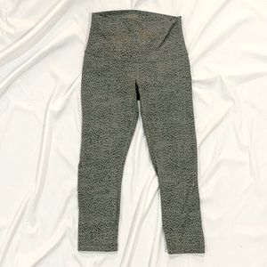 Lululemon high-waisted 7/8 wunder under, size 6